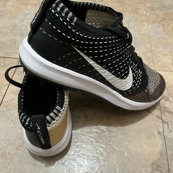 Nike Flyknit Racer - Picture 2 of 9